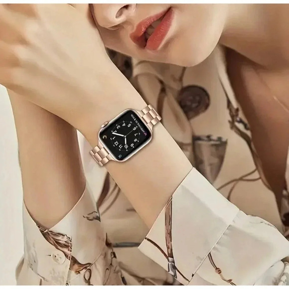 Sleek Rose Gold Apple Watch Band - Picture 3 of 4